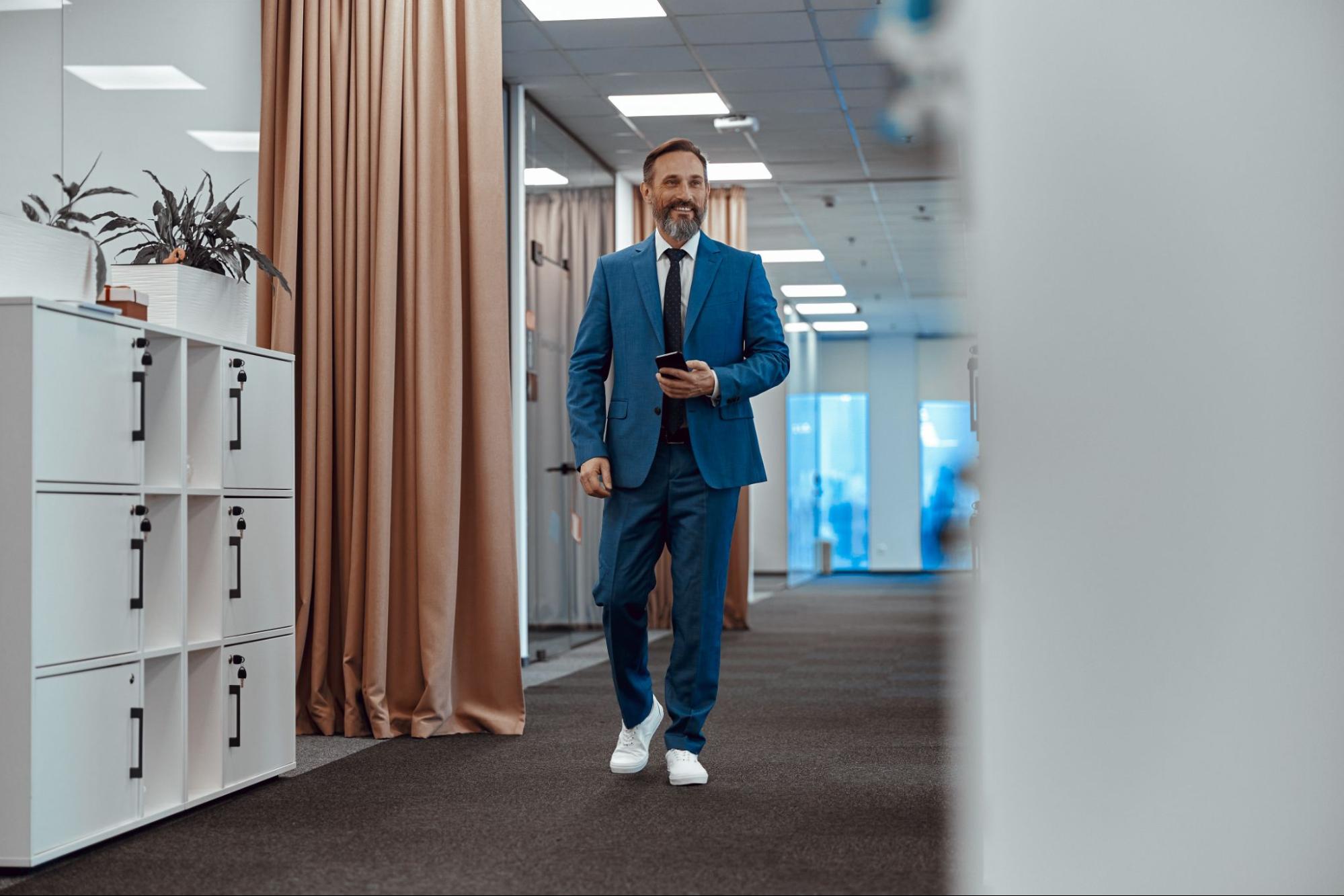 Armários altos, lockers e estantes: como decidir por tipo de uso?