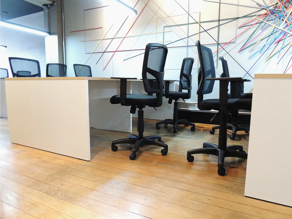 Estações de trabalho | Pé Painel