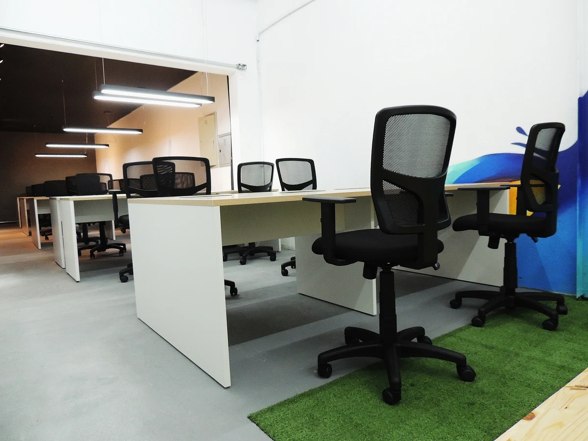 Estações de trabalho | Pé Painel