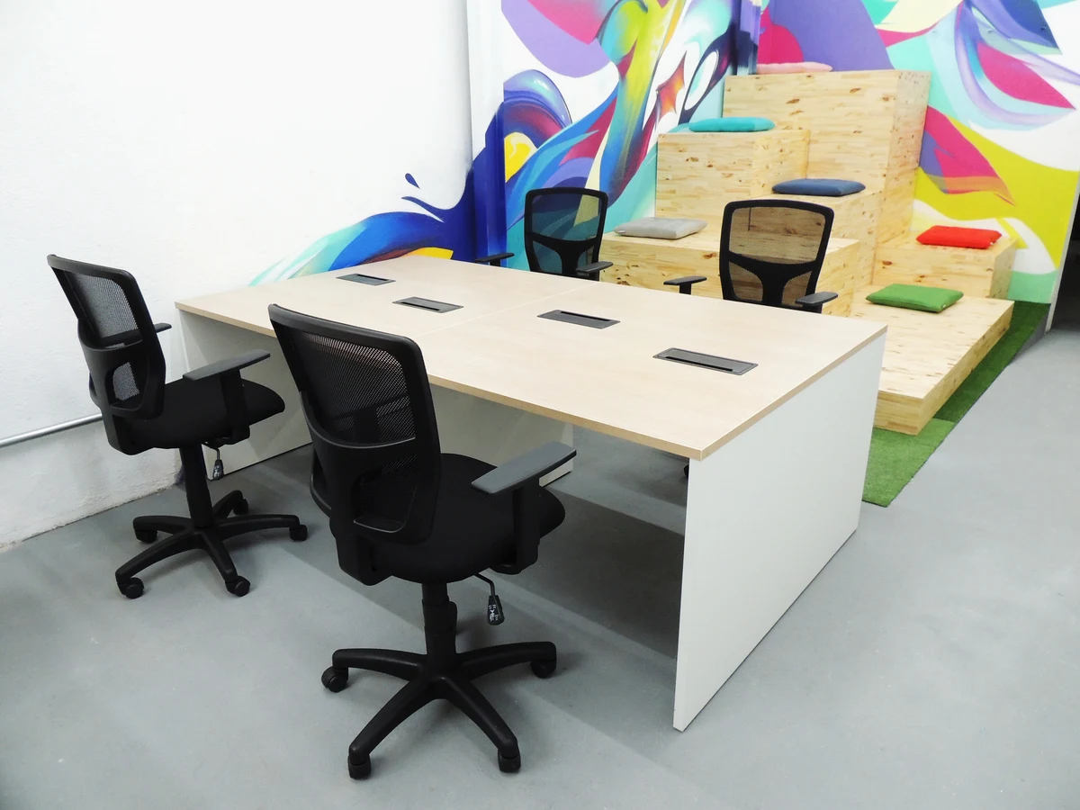 Estações de trabalho | Pé Painel