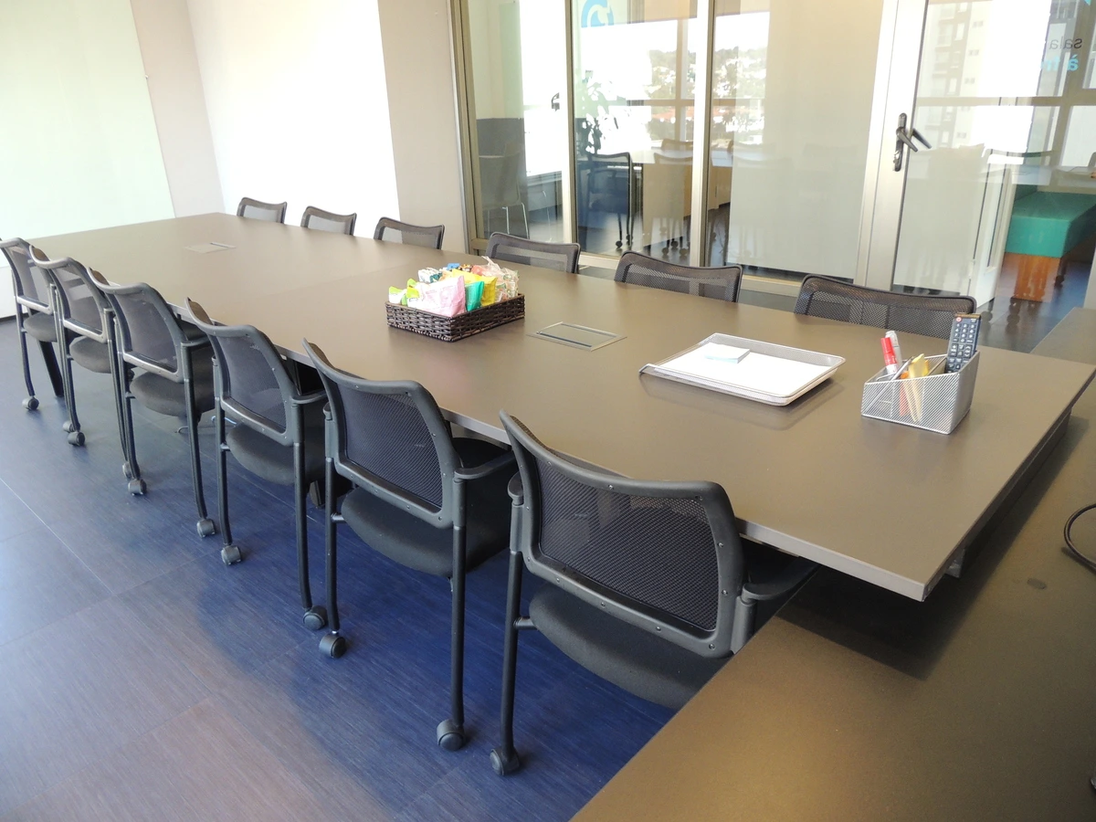 Mesa de Reunião | Pé Trave