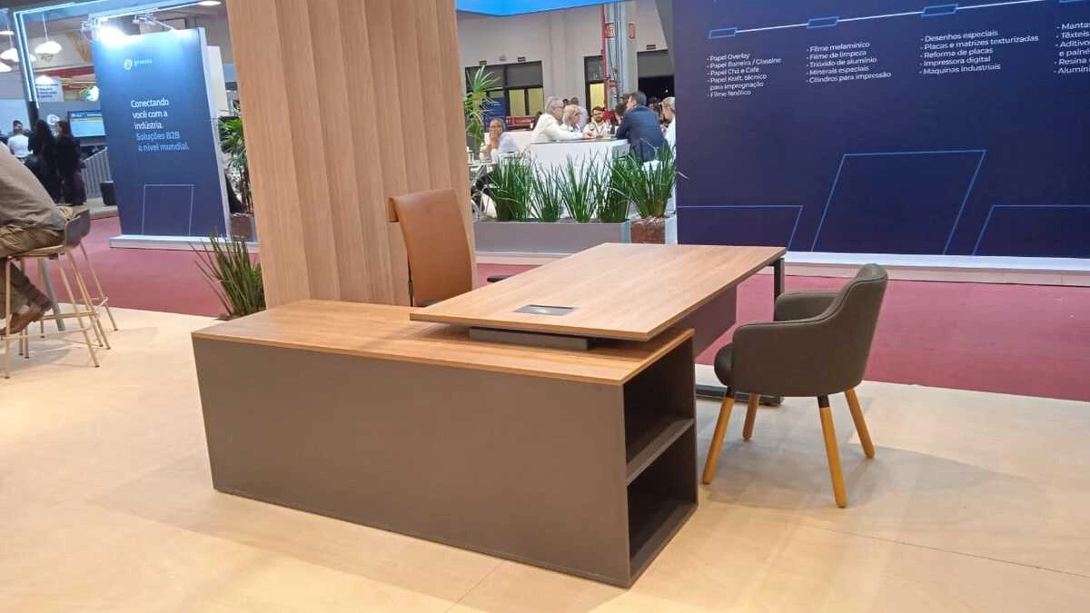 Mesa Diretor | Pé Requadro