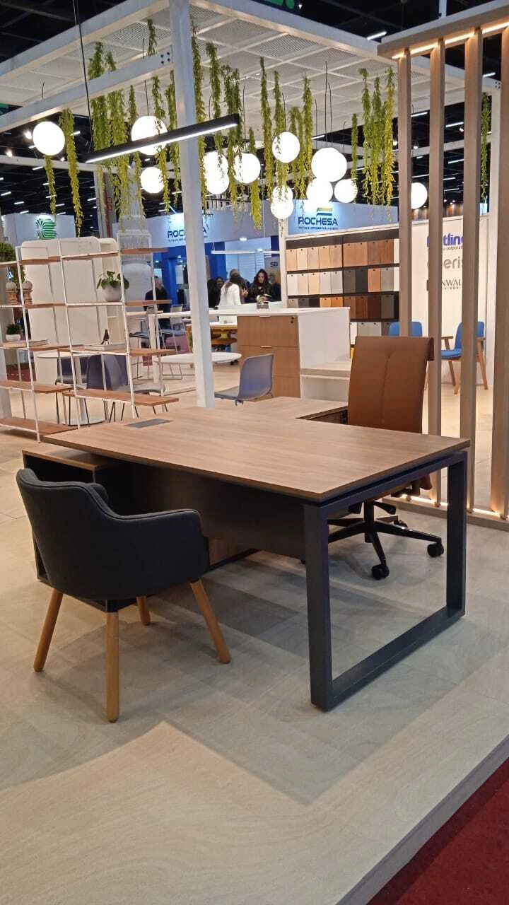 Mesa Diretor | Pé Requadro